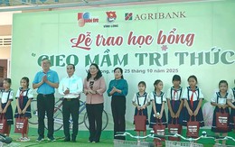 Trao 200 xe đạp cho học sinh vùng biển Vĩnh Long