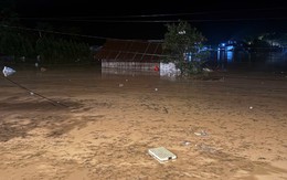 Quốc lộ 20 dẫn vào Đà Lạt ngập sâu do mưa lớn