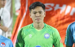 Thủ môn Nguyên Mạnh sẵn sàng đá tiền đạo ở Nam Định