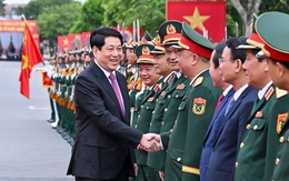 Chủ tịch nước Lương Cường trao Huân chương Bảo vệ Tổ quốc hạng nhất cho Quân khu 3