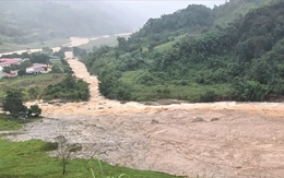 Sạt lở, lũ bùn dài 3km cô lập 5 làng ở Ngọc Linh: Lập tức mở đường mòn vào làng