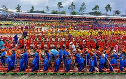 Tạm dừng tàu ghe qua lại sông Maspéro để phục vụ giải đua ghe Ngo