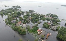 Thời tiết hôm nay 29-10: Mưa dông vẫn bao trùm miền Trung, lũ chưa có dấu hiệu rút