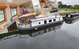Sống trong nhà thuyền không lo ngập lụt, đủ tiện nghi mà vẫn rẻ hơn mua hay thuê nhà đất