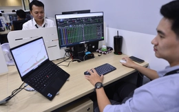 Chứng khoán gây bất ngờ cuối phiên, khối ngoại trở lại gom ròng nghìn tỉ