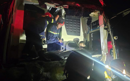 Giải cứu 5 người trên xe khách bị nạn giữa đêm khuya ở cao tốc Đà Nẵng - Quảng Ngãi