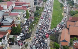 Cấm cầu Long Biên không thông báo khiến giao thông hỗn loạn, Hà Nội yêu cầu tháo rào chắn