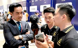 Tay ngang thiết kế hình ảnh truyền thông như chuyên