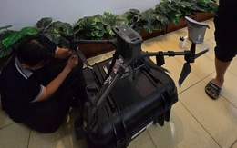 Drone bay tiếp tế, đội cứu hộ Thái Nguyên vượt trăm km vào Huế