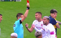 Trọng tài Argentina bị 'treo còi' sau khi rút thẻ đỏ đuổi con trai chủ tịch
