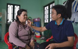 Con của mẹ Út 'vé số' đậu ĐH Kinh tế TP.HCM, đoạt giải nhất sáng tạo tỉnh