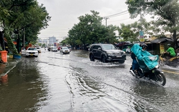 Mưa nhẹ cũng ngập, người dân phường Bình Lợi Trung chờ dự án cải tạo