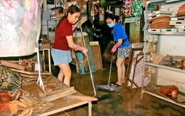 Tiểu thương kinh doanh trong phố cổ Hội An thiệt hại nặng sau lũ lịch sử