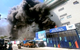 Cháy tại dự án cao ốc phức hợp Nguyễn Kim, khói đen nghi ngút