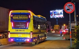 Xe khách 'chiếm' làn hỗn hợp trên đường Đỗ Mười giờ tan tầm, ép xe máy nép sát lề