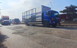 Quốc lộ 51 đầy ổ gà, Đồng Nai yêu cầu sửa gấp trước 10-10