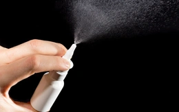 Pháp: Phát triển thuốc xịt mũi chống cúm từ đường, ‘đánh lừa’ virus