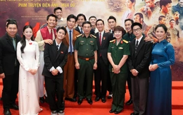 Bộ trưởng Quốc phòng tặng bằng khen cho ê kíp Mưa đỏ