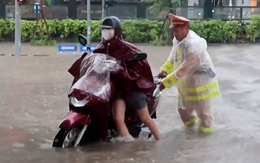 Hà Nội mưa lớn, đường phố ngập lụt, đi lại khó khăn