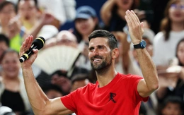 Vào bán kết Thượng Hải Masters, Djokovic thừa nhận 'đang cố gắng sống sót'