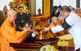 Trang trọng lễ dâng y Kathina Hoàng gia Thái Lan tại Việt Nam Quốc Tự