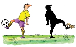 Bóng đá vẫn sặc… mùi tiền!