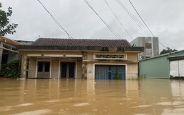 Lũ sông Vu Gia - Thu Bồn lại dâng cao, người dân bơ phờ vì chưa thể hạ đồ xuống