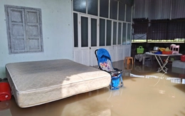 Ngập lụt tại Bình Thuận cũ: ‘Mới dọn dẹp đêm trước, sáng nay nước lại về ngập ngụa nhà cửa’