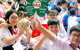 Nhiều trường xin không nhận hoa ngày nhà giáo, mong đổi thành quỹ học bổng cho học sinh miền Trung