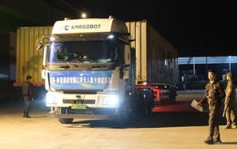 Xe container không người lái đầu tiên chở hàng từ Trung Quốc vào Việt Nam ra sao?