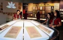 Đoàn tuyên giáo - báo chí TP.HCM bắt đầu hành trình 'Hướng về cội nguồn cách mạng'