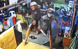 Bắt 2 người trong nhóm cầm mã tấu đập phá quán cà phê ở Đông Thạnh, TP.HCM