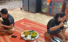 Vợ chồng giận nhau ăn cơm kiểu