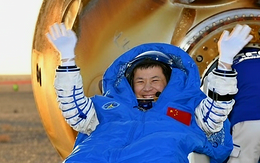Rác vũ trụ làm hỏng tàu Thần Châu 20, phi hành đoàn Trung Quốc phải đổi tàu về Trái đất