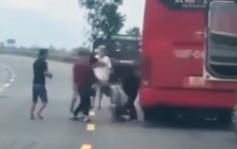 Hỗn chiến giữa 2 nhóm tài xế xe khách và container trên đường tránh Quốc lộ 1, Quảng Ngãi