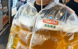 Thực hư về sản phẩm mới gây sốt: Áo phao chứa 20 lít bia, chỉ cần cắm ống hút, vừa đi vừa uống