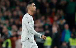 Ronaldo bị ‘gửi về nhà’ sau thẻ đỏ trực tiếp đầu tiên ở tuyển Bồ Đào Nha