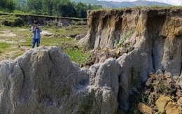 Ruộng đồng tan nát sau khi doanh nghiệp khoáng sản rời đi: Hậu quả ai khắc phục?