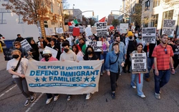 Đặc vụ Mỹ bắt 81 người nhập cư chỉ trong vài giờ ở một thành phố