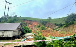 Quả đồi ở Đắk Lắk sạt lở, vùi lấp nhà dân; nhiều vùng ngập nặng