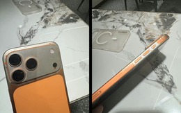 iPhone 17 Pro Max màu cam 'bay màu' sau khi dùng khăn ướt lau?