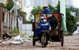 Bãi rác Đa Phước không nhận ban ngày, TP.HCM đối mặt rác tồn mỗi ngày