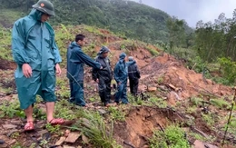 Khoảng 10 vết nứt trên núi Ngang, 59 hộ dân được cấp tốc di dời