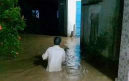 Lũ lên vào chiều tối, dân vùng bão số 13 ở đông Đắk Lắk lại lo chạy lụt