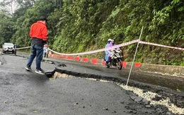 Mưa lớn kéo dài, quốc lộ 24 tiếp tục sạt lở, xe qua lại hết sức lưu ý