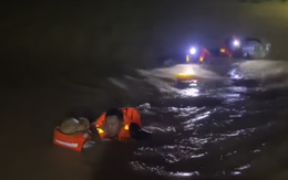 Quy Nhơn ngập nặng trong mưa lớn, trắng đêm sơ tán dân