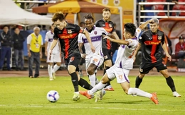 CLB Ninh Bình bị 'níu chân'