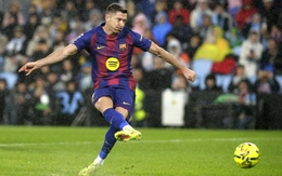 Barcelona từng năn nỉ Lewandowski... không ghi bàn