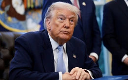 Ông Trump ký dự luật buộc công bố hồ sơ 'tỉ phú ấu dâm' Jeffrey Epstein