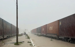 Đường sắt tạm ngừng chạy do mưa lũ, đổi trả vé online miễn phí thế nào?